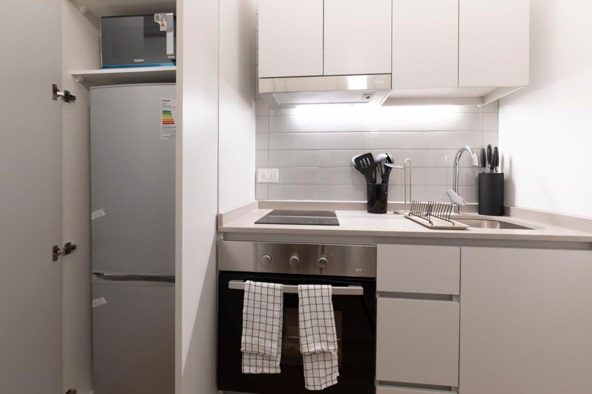 Lujoso Studio En Calle Monjitas Hom * Santiago